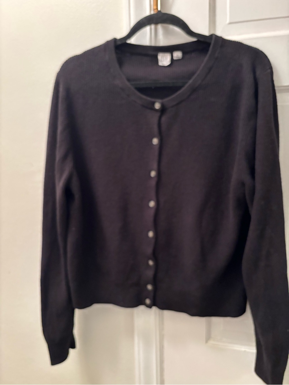 GAP Black Women's Button-Front Cardigan
100% Cotton
Size XL